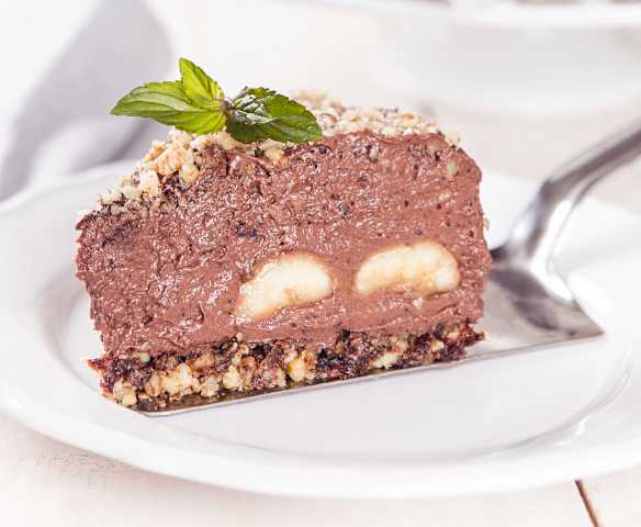 Torta raw al cioccolato e banana