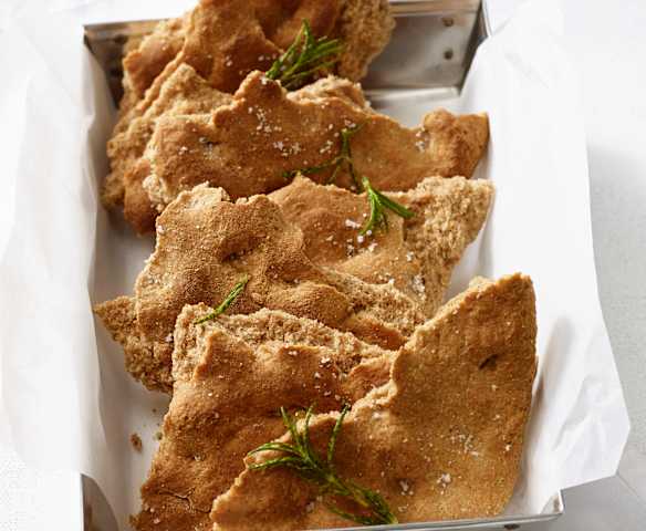 Pełnoziarnista focaccia z rozmarynem