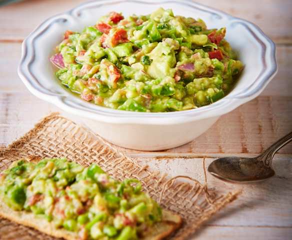 Nopalitos a la mexicana con aguacate