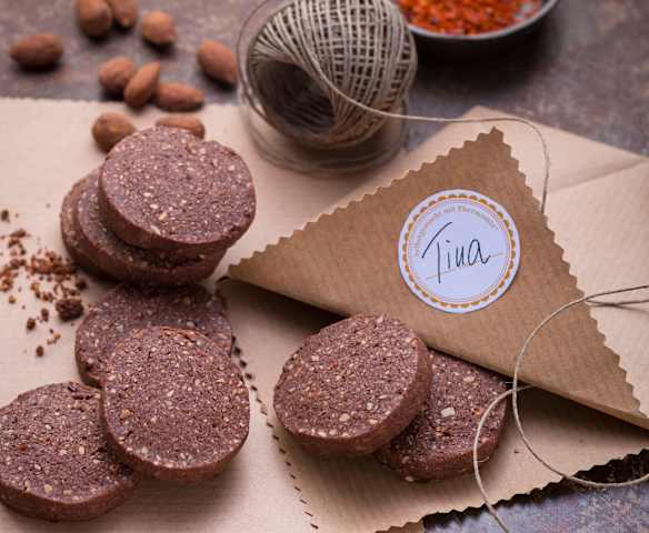 Biscotti al burro, mandorle e peperoncino