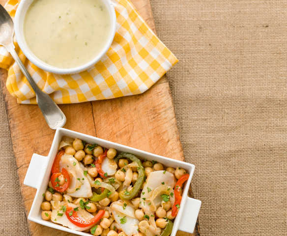 Creme de couve-flor e coentros e Bacalhau com cebolada de pimentos e grão