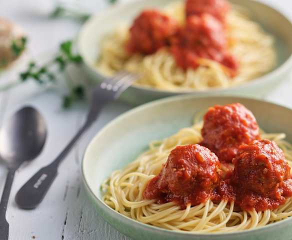 Pulpety w sosie pomidorowym z makaronem