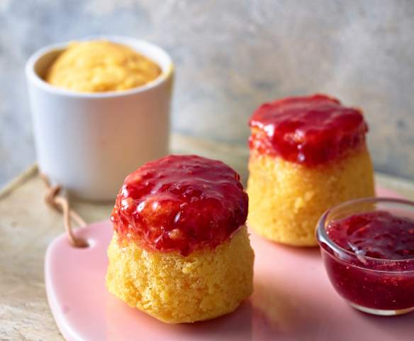 Vanilleküchlein mit Himbeerkonfitüre