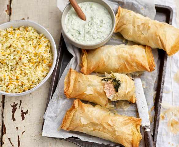 Embrulhos de salmão e espinafres com arroz de cenoura - TM31