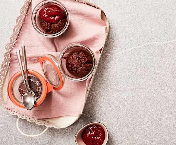 Kakao-Nuss-Kuchen im Glas