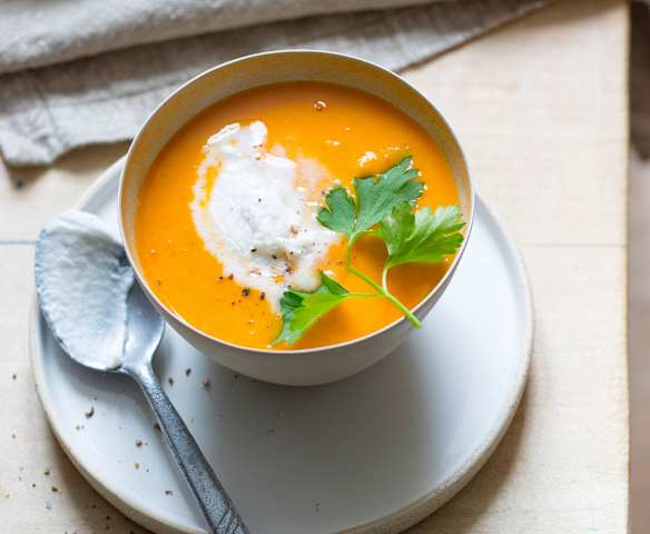 Soupe tomate-coco, quenelles de coco