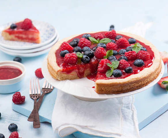 Blondie z frużeliną i owocami jagodowymi