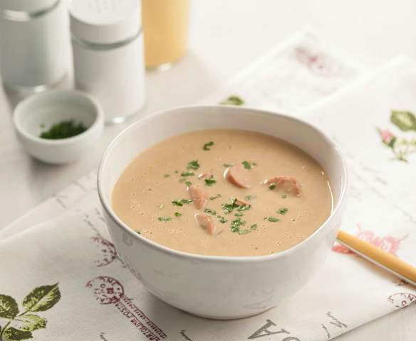 Sopa de queso con salchichas ahumadas