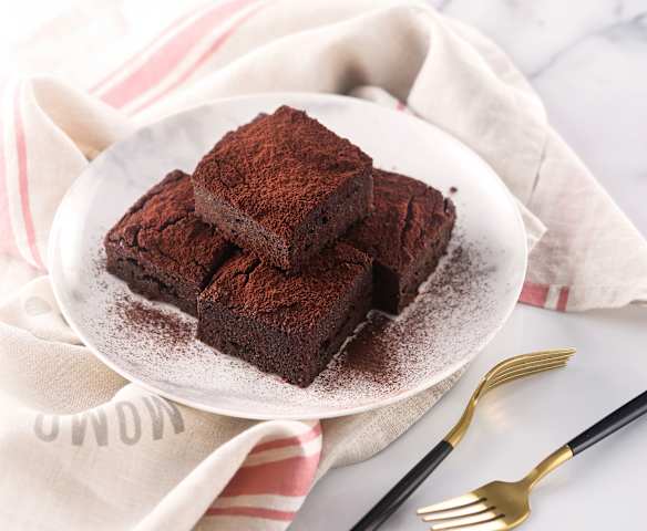 甜菜根可可杏仁蛋糕