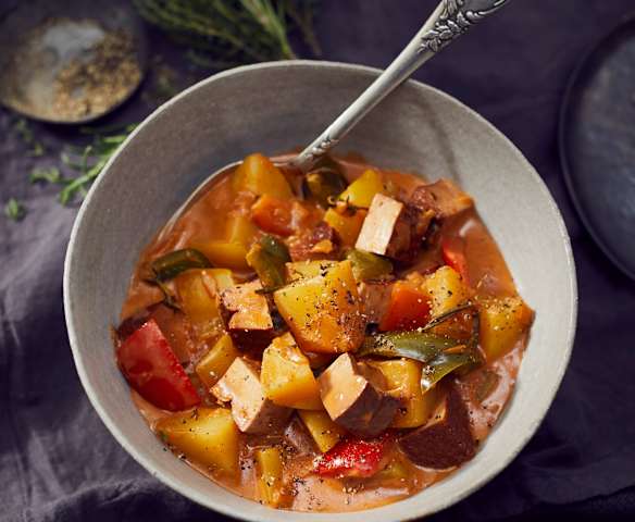 Scharfer Kartoffel-Paprika-Topf mit Räuchertofu Scharfer Kartoffel-Paprika-Topf mit Räuchertofu