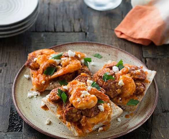 Chorizo and prawns a la Sidra