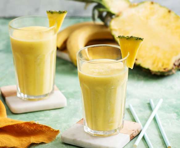 Smoothie bananowo-ananasowe z napojem kokosowym