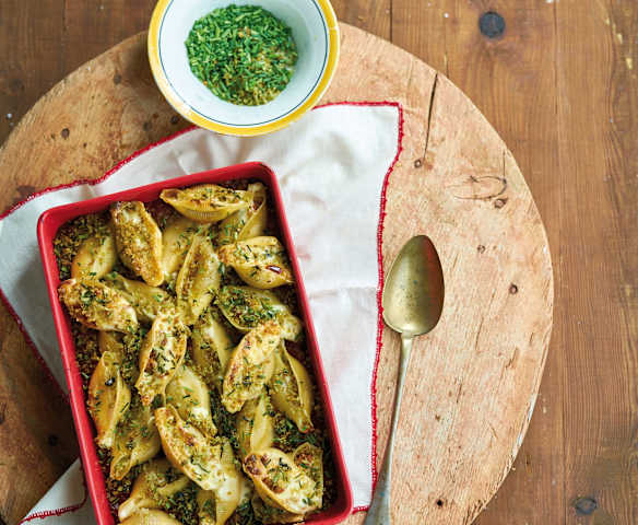 Conchas recheadas com queijo de cabra e chouriço