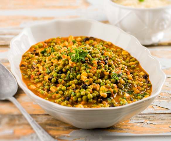 Chili primavera com cuscuz de hortelã