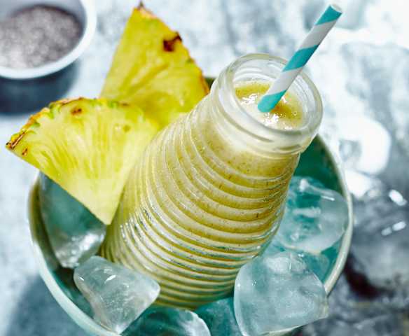 Ananas-Mandel-Smoothie mit Chiasamen
