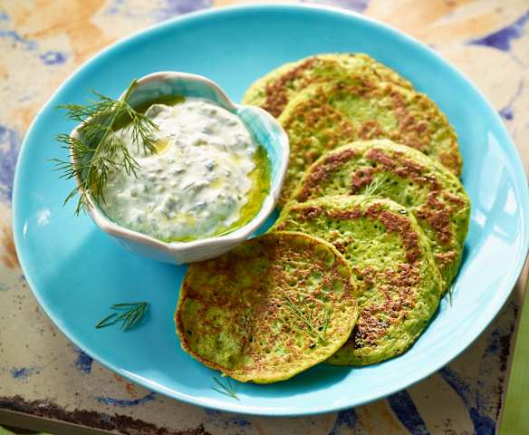Zucchinipuffer mit Schafskäse-Dip - Peynir Soslu Mücver