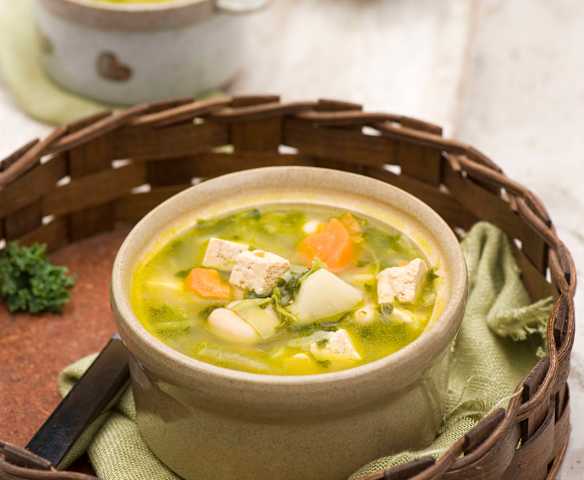 Gaskońska zupa garbure z tofu Gaskońska zupa garbure z tofu