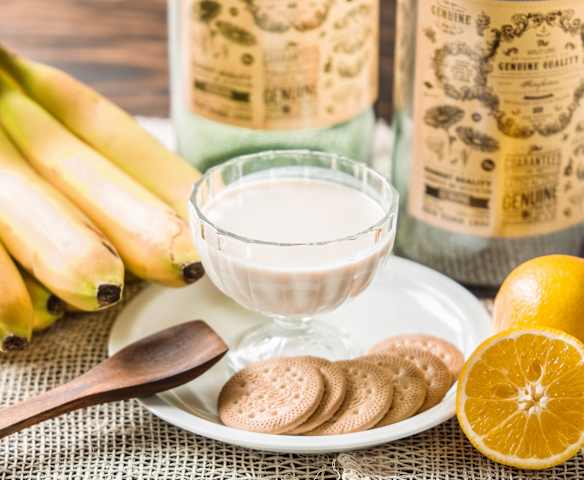 Yogur de plátano, naranja y galletas