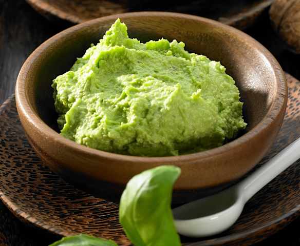 Basilikum-Parmesan-Creme