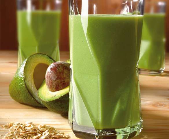 Bevanda energetica a base di mela, avena e avocado