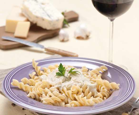 Makaron z sosem z trzech serów