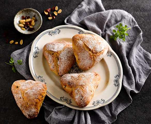 鹹蛋花生晨烤麵包