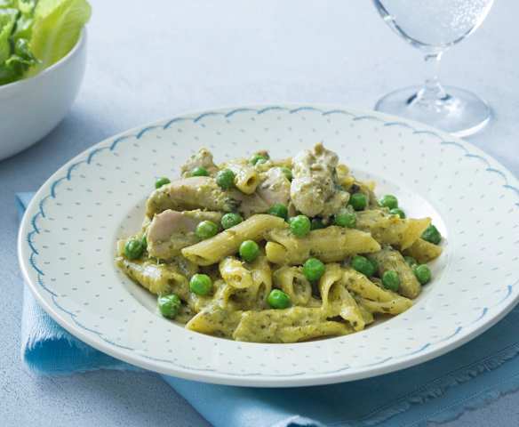 Kurczak z makaronem i pesto