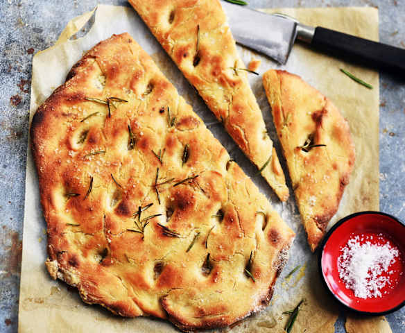 Focaccia au romarin et tomates séchées