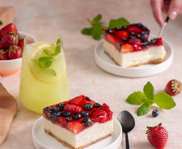 Ciasto grysikowe z owocami i galaretką (bez pieczenia)