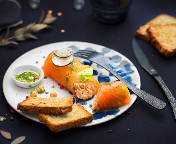 Roulé de saumon au houmous