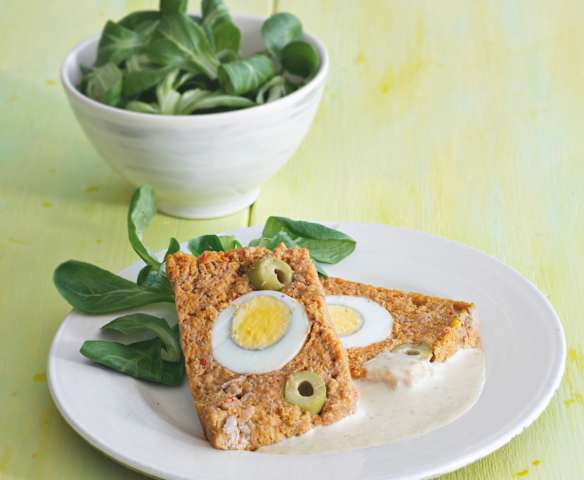 Pan de carne frío con mayonesa de atún