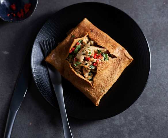 Tortilla thai rellena de pollo