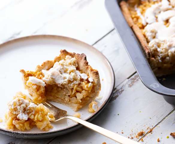 Torta di mele con meringata e crumble (vegan)