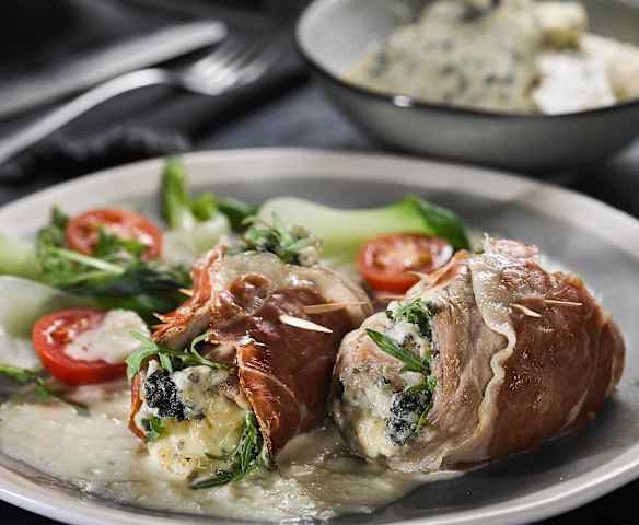 Telecí závitky s nivou a sýrovou omáčkou