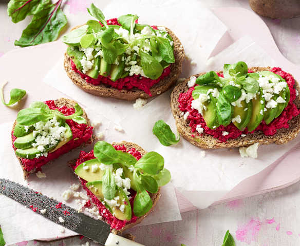 Revuelto de remolacha con queso feta