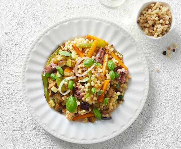 Insalata di fregula con verdure insaporite