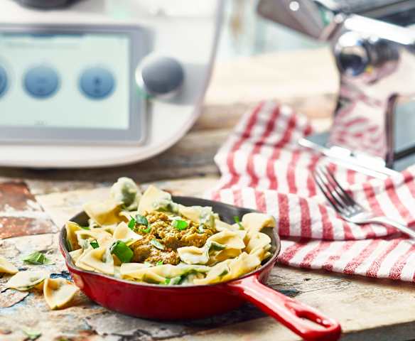 Farfalle maison au persil et pesto de tomates séchées