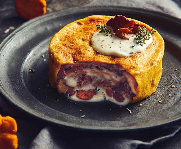 Tortini di crêpes alla zucca con guanciale e finferli Tortini di crêpes alla zucca con guanciale e finferli