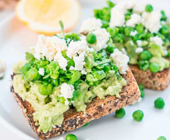 Avocado and goats cheese smash
