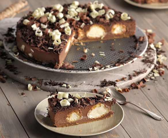 Tarta de flan de chocolate con profiteroles