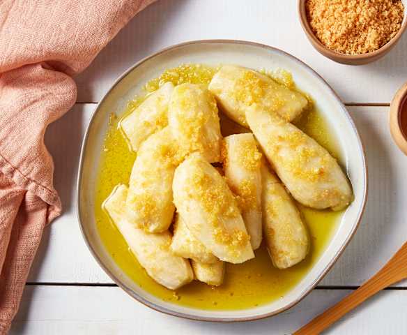 Yuca con Mojo (Yuca with Garlic Sauce)