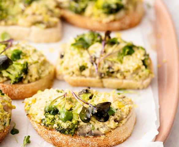 Bruschetta de setas y verduras de otoño
