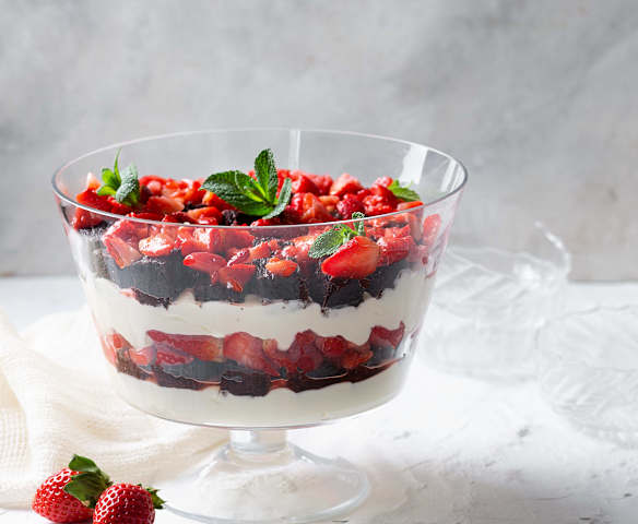 Triffle de chocolate, crema de queso y fresas Triffle de chocolate, crema de queso y fresas