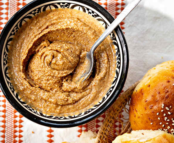 Amlou (pâte à tartiner aux amandes) Amlou (pâte à tartiner aux amandes)
