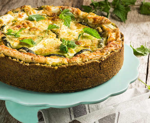 Brennnessel-Cheesecake mit Spargel