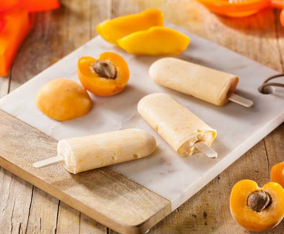 Ghiaccioli cremosi mango e albicocca