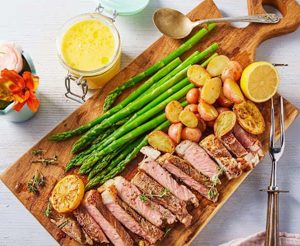 Friptură sous-vide cu sos cremos de lămâie Friptură sous-vide cu sos cremos de lămâie