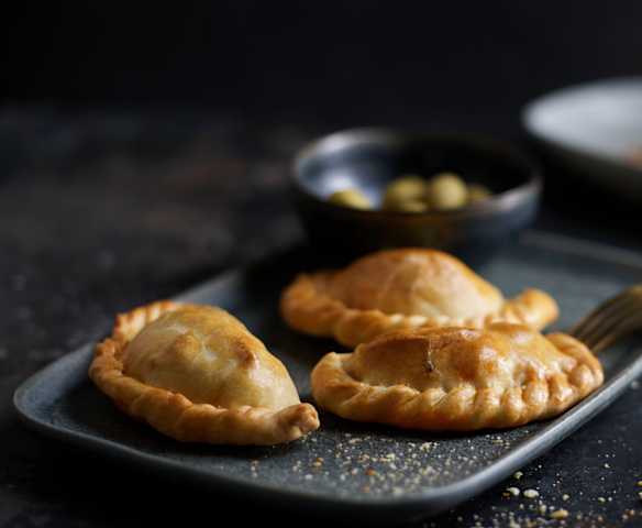 Empanadas di pollo e peperoni
