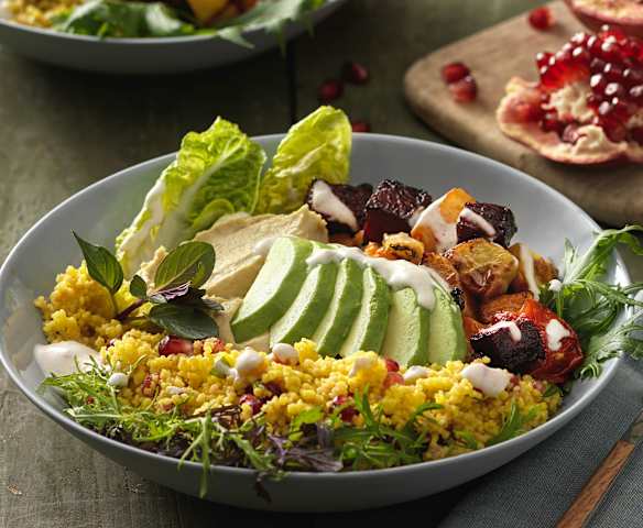 Avocado Hummus Bowl mit Granatapfel-Couscous