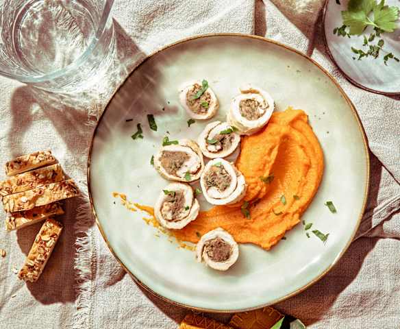Roulés de dinde farcis aux marrons, purée potimarron-patate douce